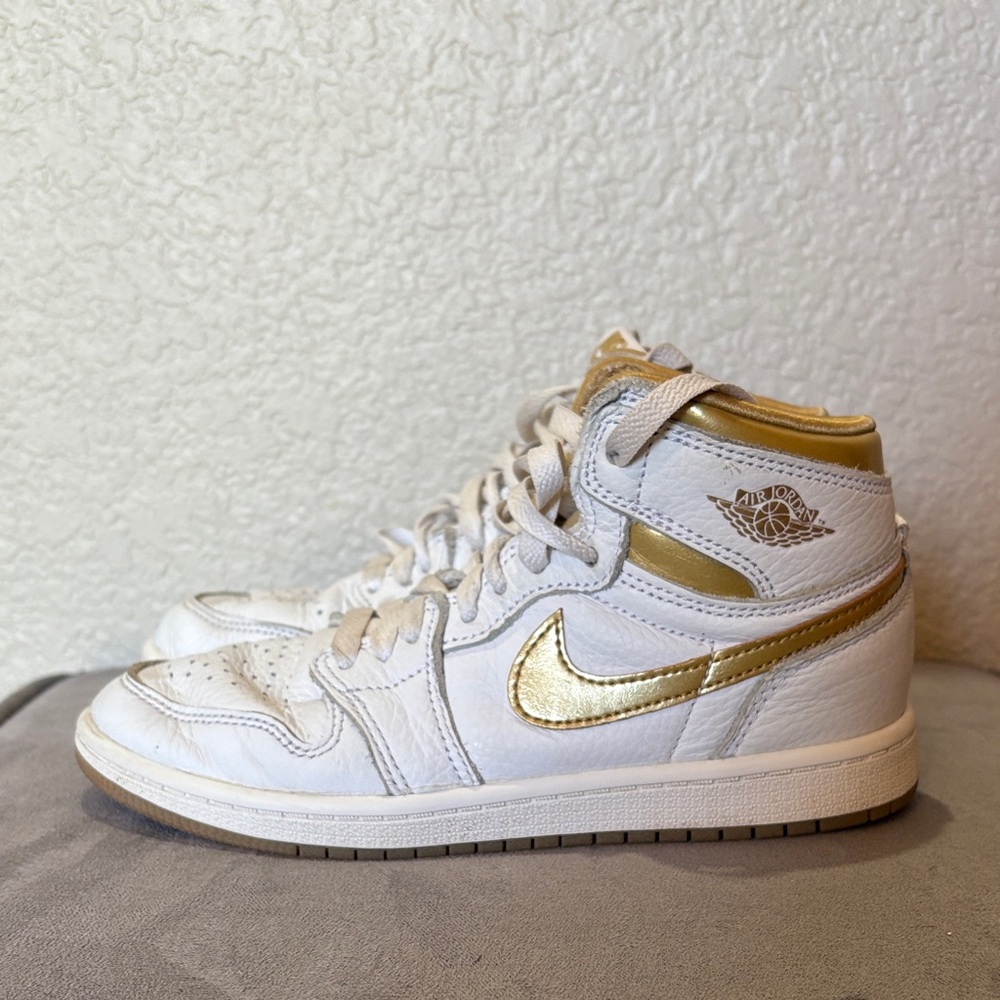 Nike Air Jordan 1 Retro High OG PS White Metallic Gold FD2597-107 Size 2Y